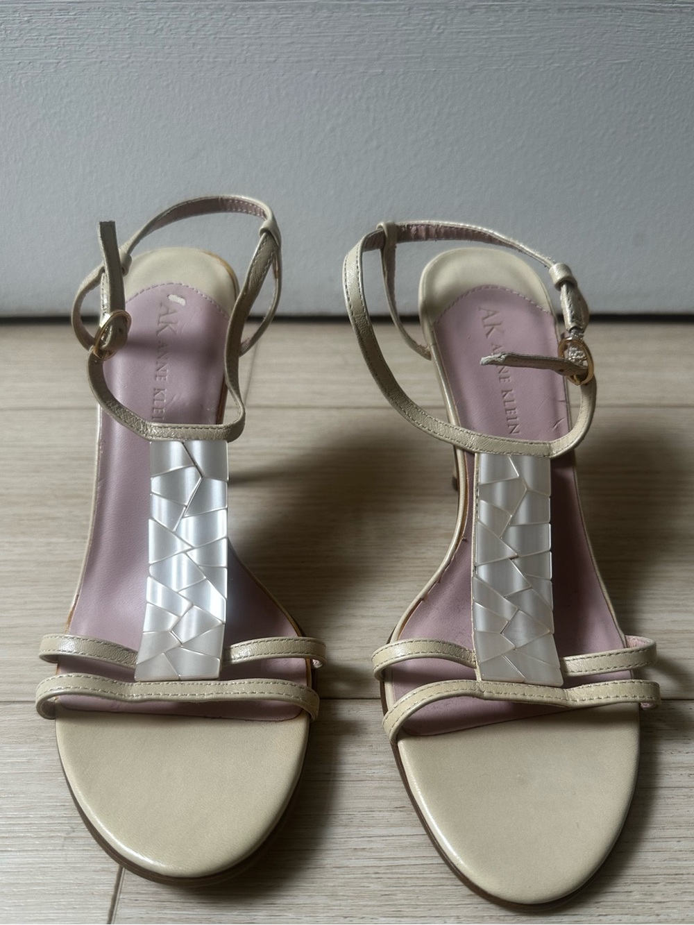 Anne Klein Cream & Pink Strappy T-Front with pearl detail